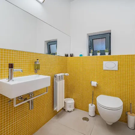 Appartamento Contemporary With Private Pool #1987