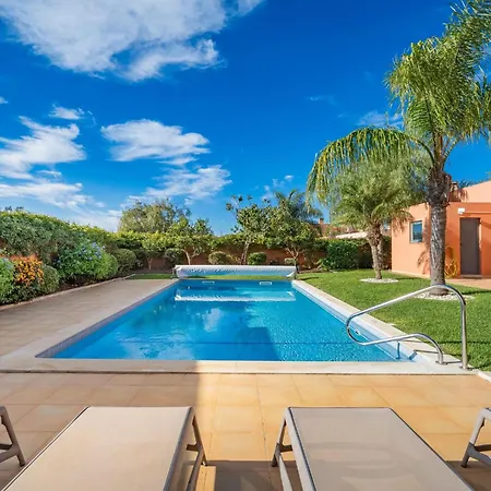 Contemporary With Private Pool #1987 아파트
