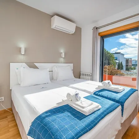 Contemporary With Private Pool #1987