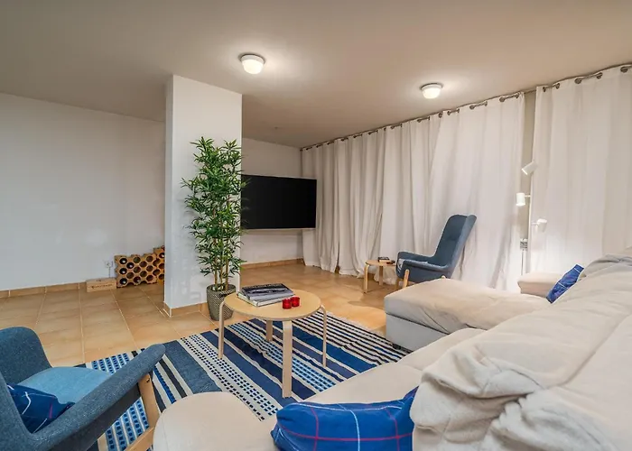Contemporary With Private Pool #1987 *